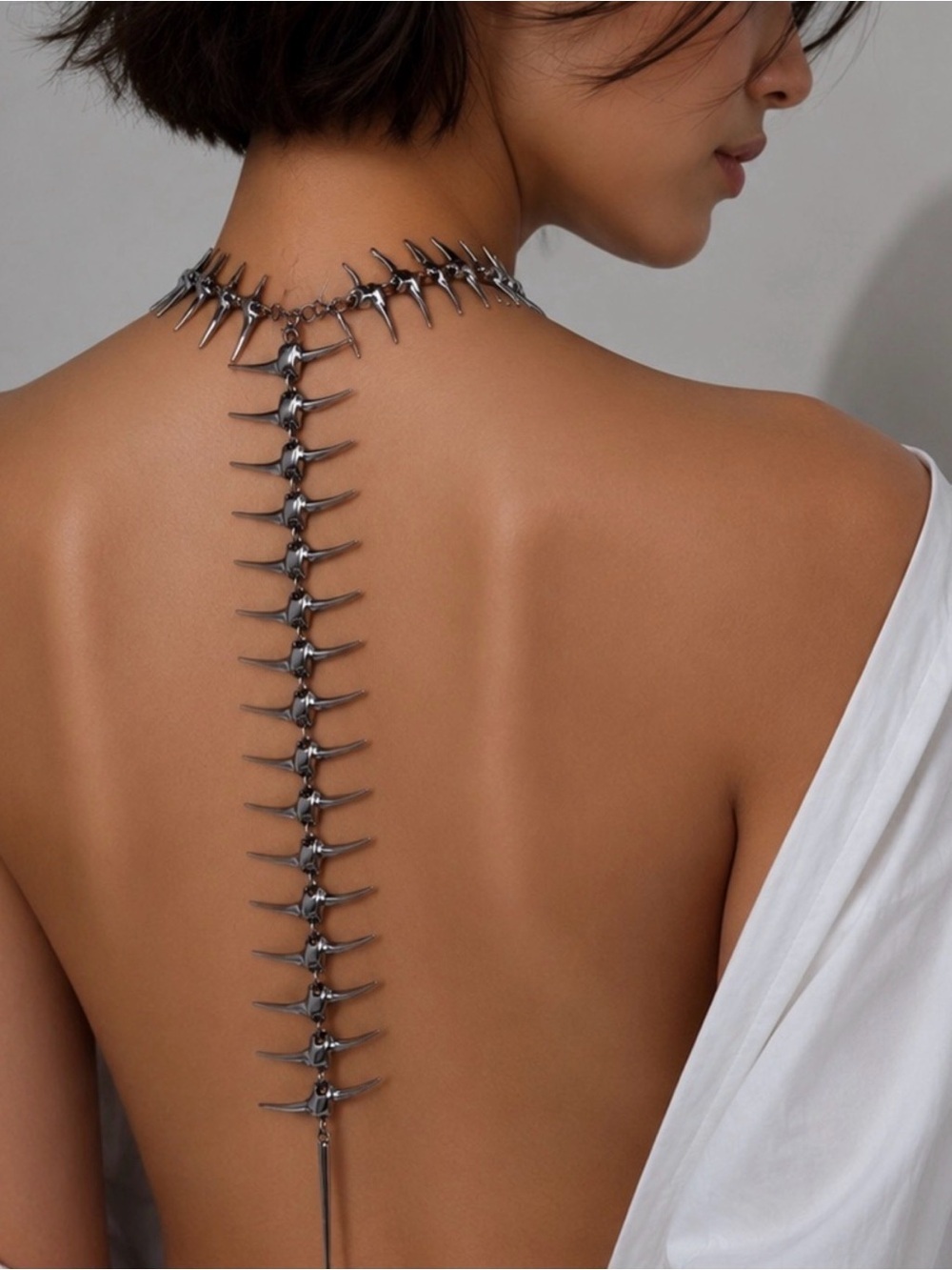 Spine back statement necklace
